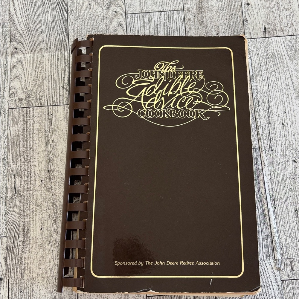 1981 John Deere Employee Family Cook Book Dubuque Works Iowa‎ Edible Advice